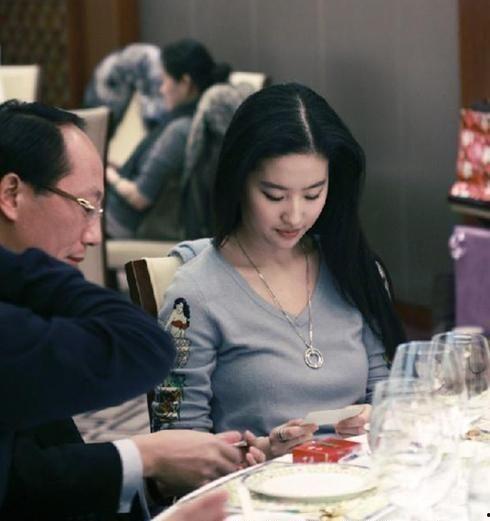 圈内大佬爆料刘亦菲视频,圈内大佬揭秘幕后真相  第2张 圈内大佬爆料刘亦菲视频,圈内大佬揭秘幕后真相  第2张